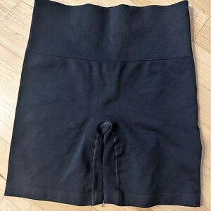 TNA Atmosphere hi rise 7” biker shorts - barely used.